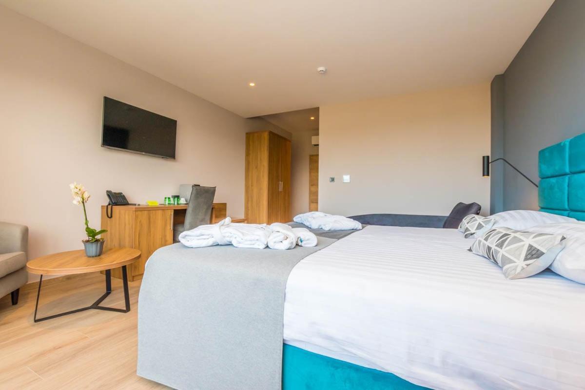 Hotel Delfin Lanterna Tar-Vabriga エクステリア 写真