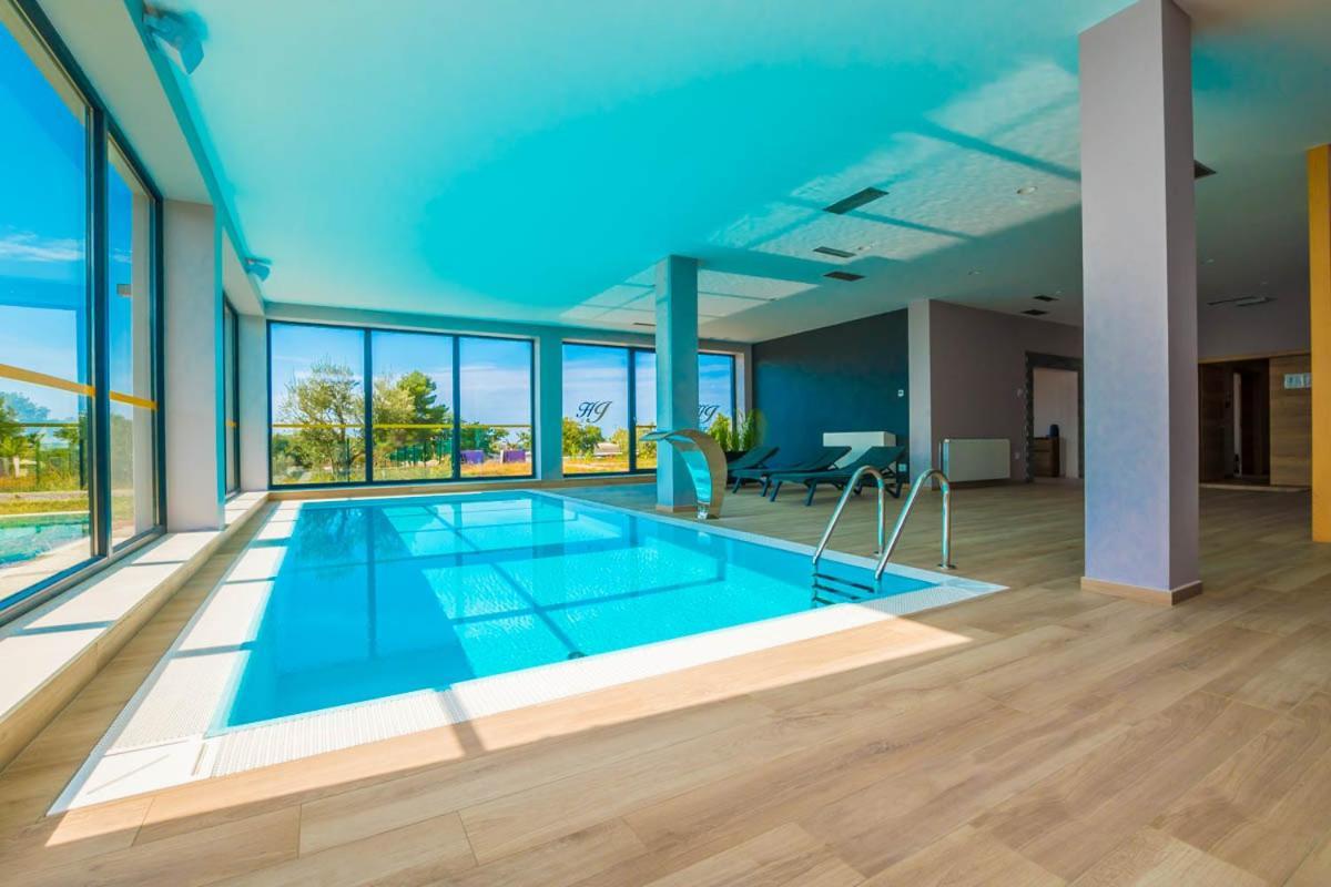Hotel Delfin Lanterna Tar-Vabriga エクステリア 写真