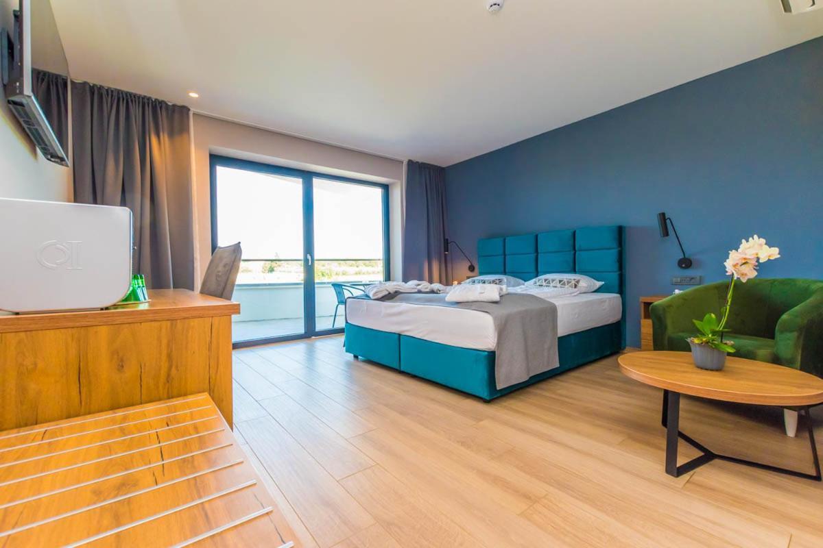 Hotel Delfin Lanterna Tar-Vabriga エクステリア 写真