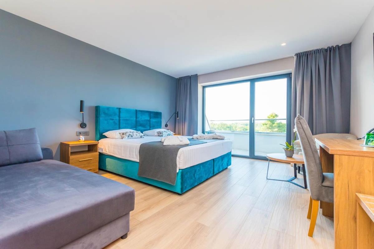 Hotel Delfin Lanterna Tar-Vabriga エクステリア 写真