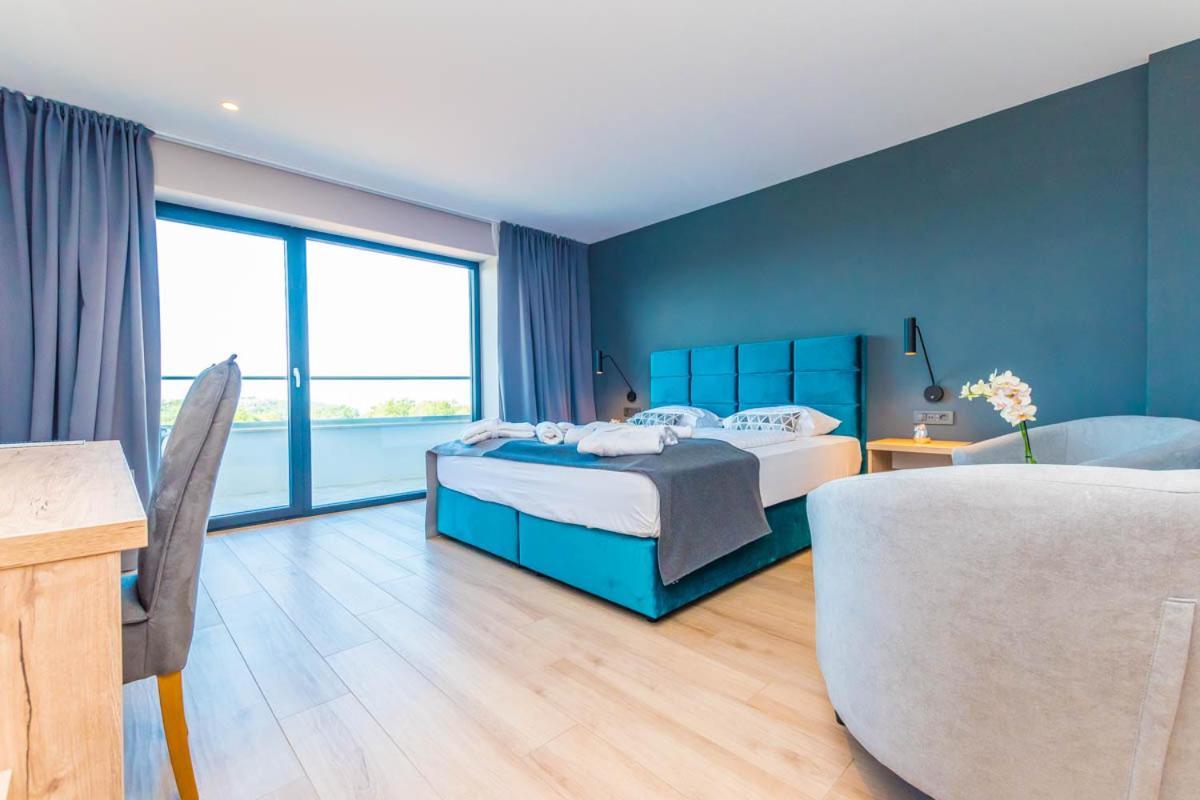 Hotel Delfin Lanterna Tar-Vabriga エクステリア 写真