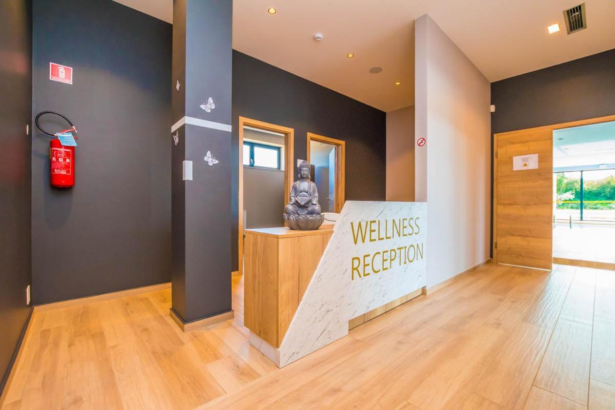 Hotel Delfin Lanterna Tar-Vabriga エクステリア 写真