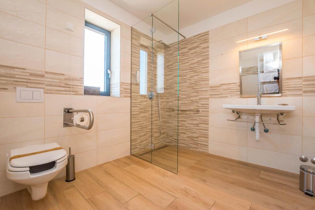 Hotel Delfin Lanterna Tar-Vabriga エクステリア 写真