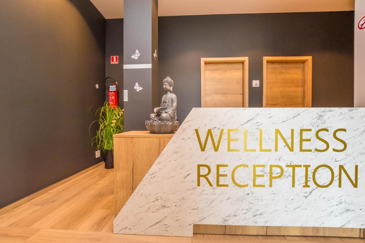 Hotel Delfin Lanterna Tar-Vabriga エクステリア 写真