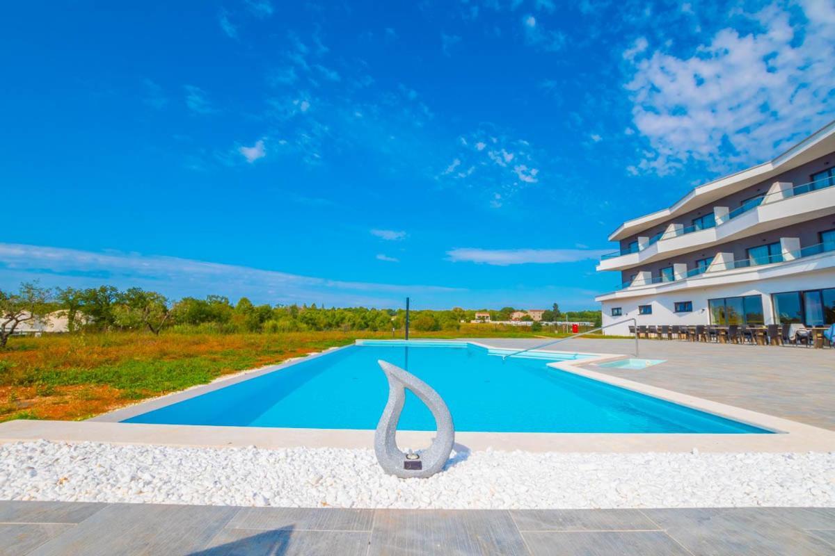 Hotel Delfin Lanterna Tar-Vabriga エクステリア 写真