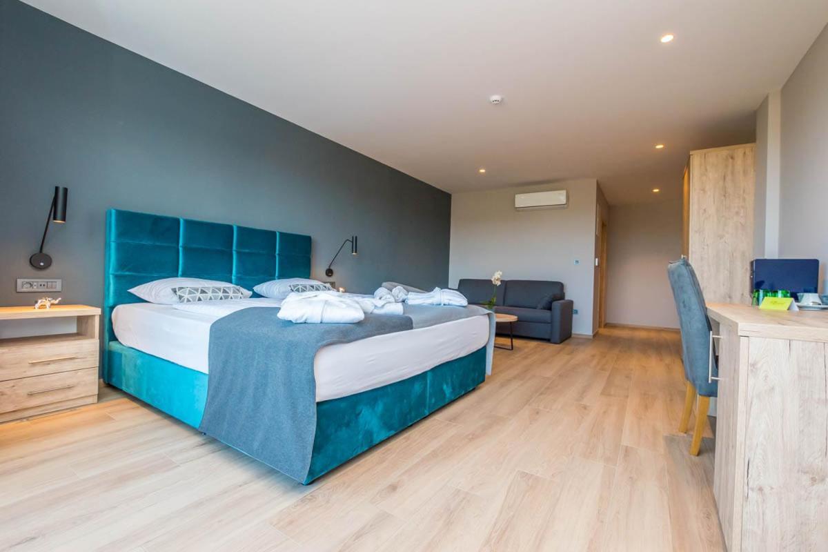 Hotel Delfin Lanterna Tar-Vabriga エクステリア 写真