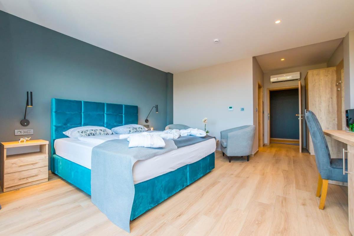 Hotel Delfin Lanterna Tar-Vabriga エクステリア 写真