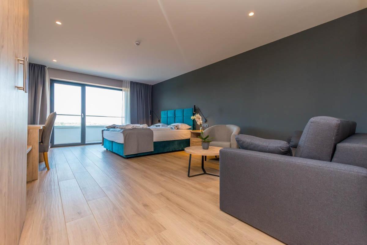 Hotel Delfin Lanterna Tar-Vabriga エクステリア 写真