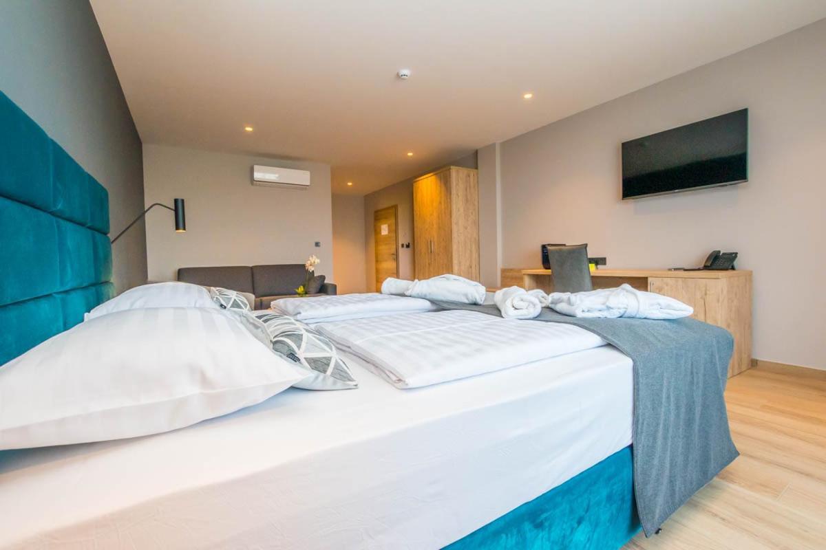 Hotel Delfin Lanterna Tar-Vabriga エクステリア 写真