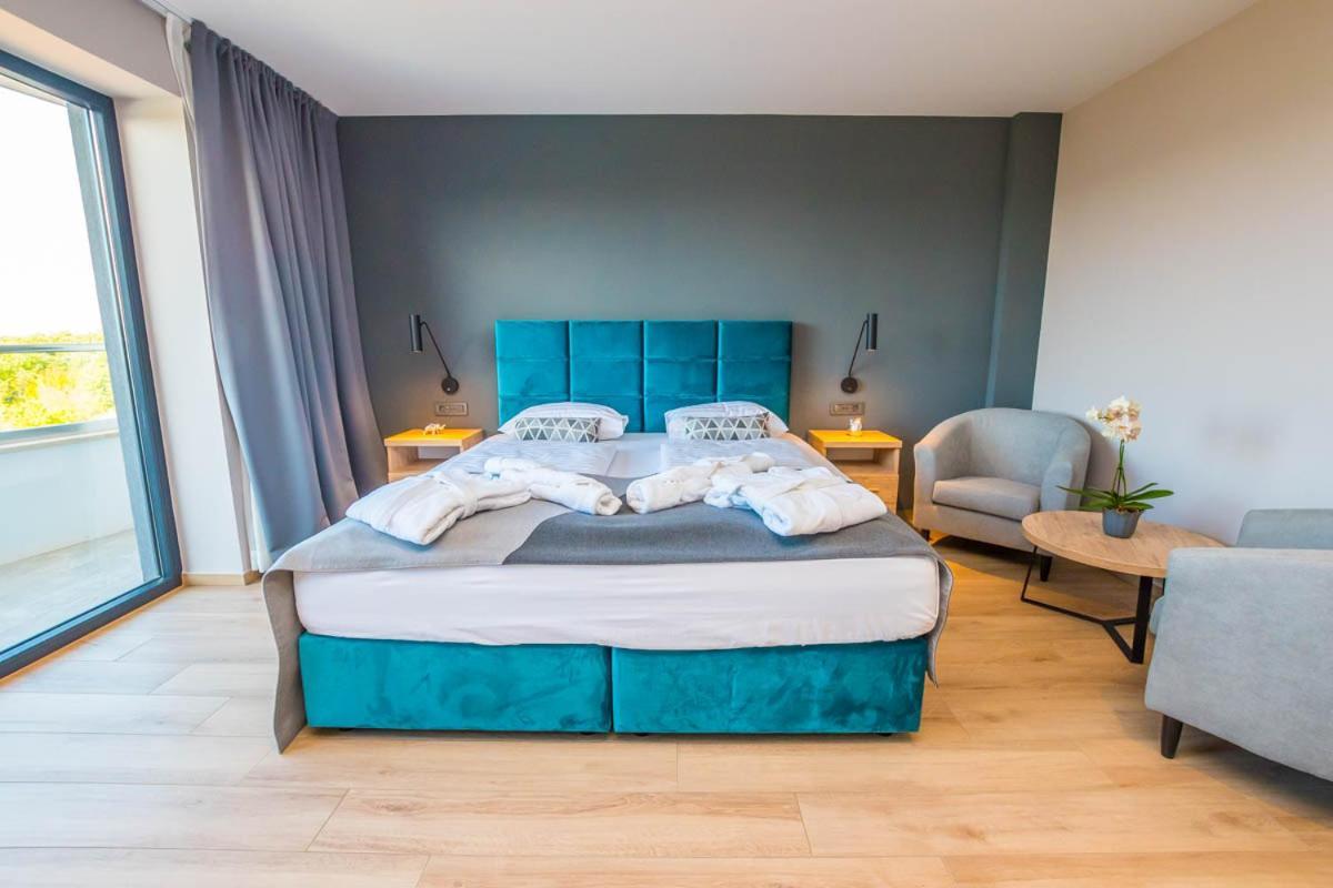 Hotel Delfin Lanterna Tar-Vabriga エクステリア 写真