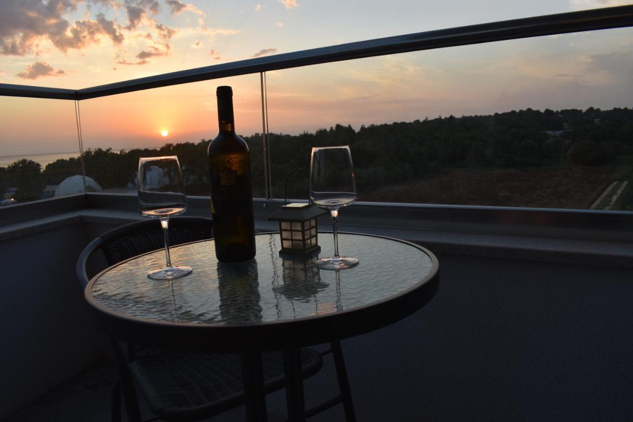 Hotel Delfin Lanterna Tar-Vabriga エクステリア 写真