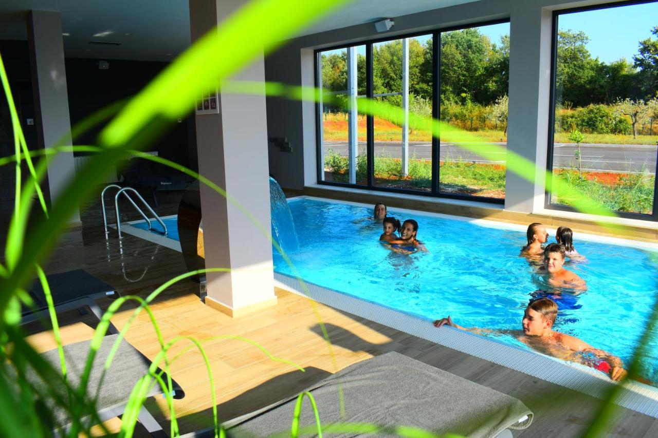 Hotel Delfin Lanterna Tar-Vabriga エクステリア 写真