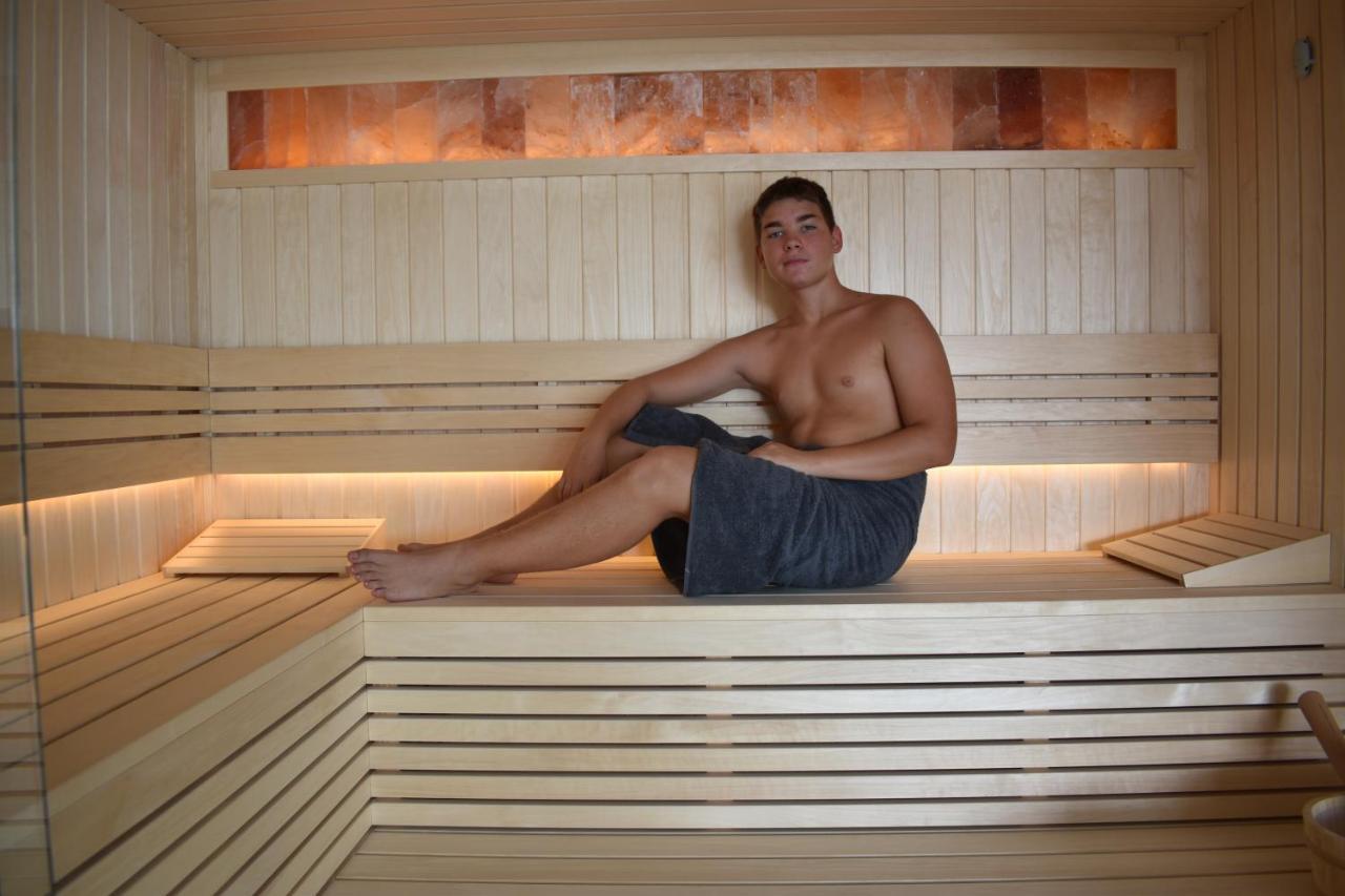 Hotel Delfin Lanterna Tar-Vabriga エクステリア 写真