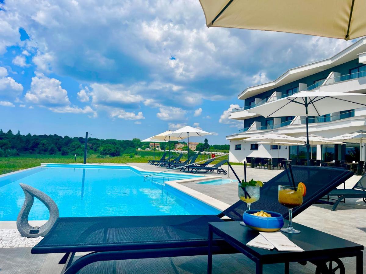 Hotel Delfin Lanterna Tar-Vabriga エクステリア 写真